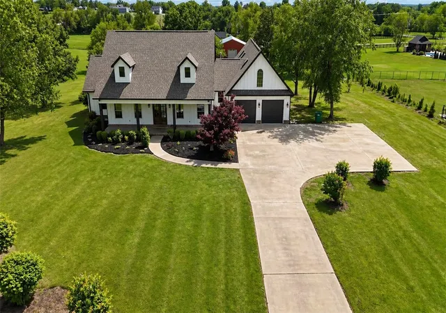 2nd image of 2607 Country Ln, Springdale, AR 72762 | MLS# 1344304