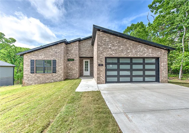 Homes for sale in Bella Vista, AR | 15 Orkney Dr, Bella Vista, AR 72715 | MLS# 1344277