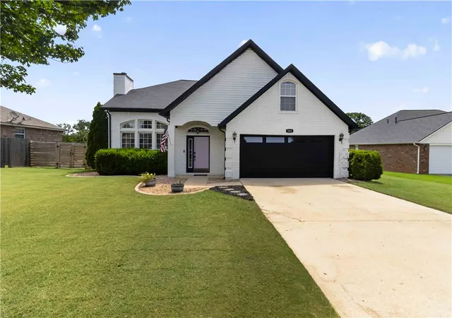 Homes for sale in Bentonville, AR | 203 Nw Freestone, Bentonville, AR 72712 | MLS# 1344119