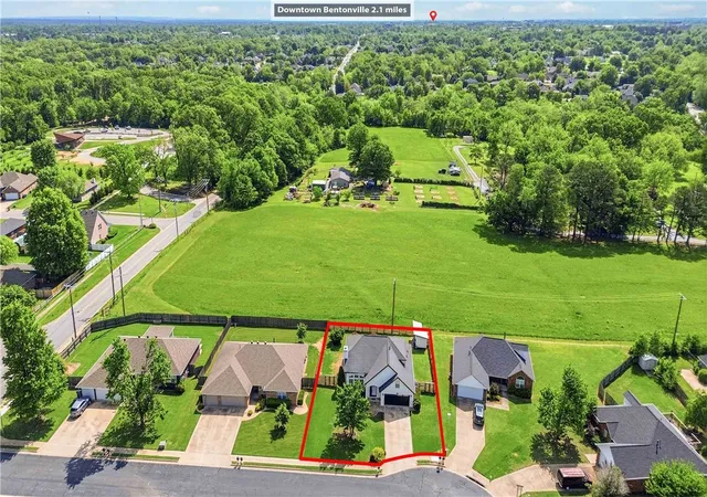 Homes for sale in Bentonville, AR | 203 Nw Freestone, Bentonville, AR 72712 | MLS# 1344119