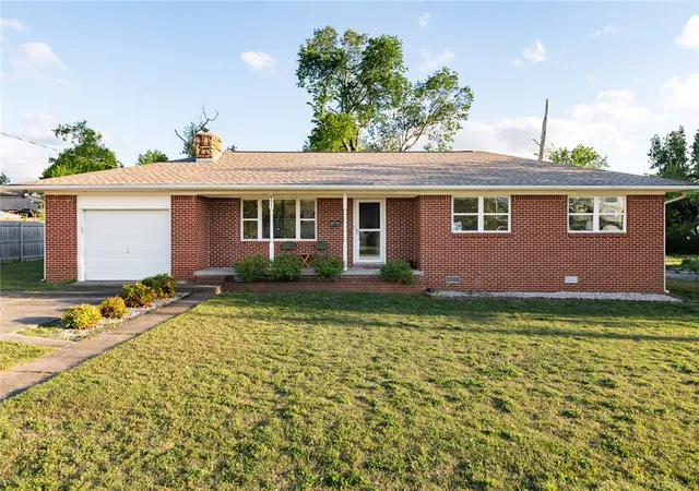 1st image of 911 Nw 10th St, Bentonville, AR 72712 | MLS# 1344298