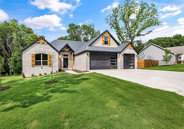 2nd image of 41 Coalburn Dr, Bella Vista, AR 72715 | MLS# 1344385
