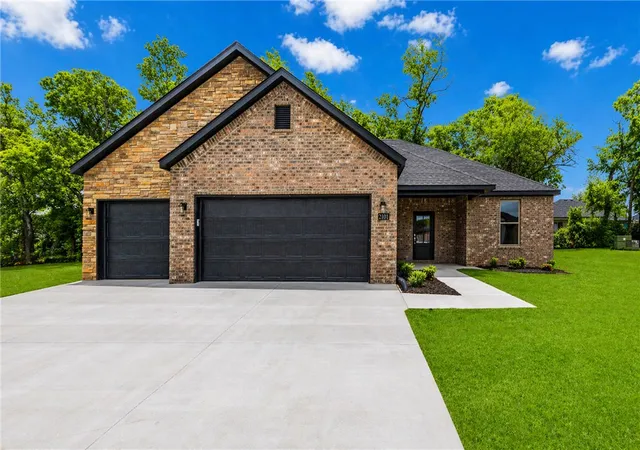 1st image of 2101 N Dagan St, Siloam Springs, AR 72761 | MLS# 1344408