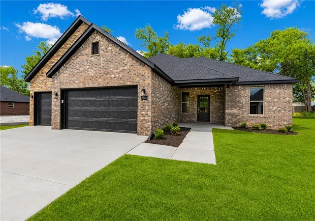 2nd image of 2101 N Dagan St, Siloam Springs, AR 72761 | MLS# 1344408