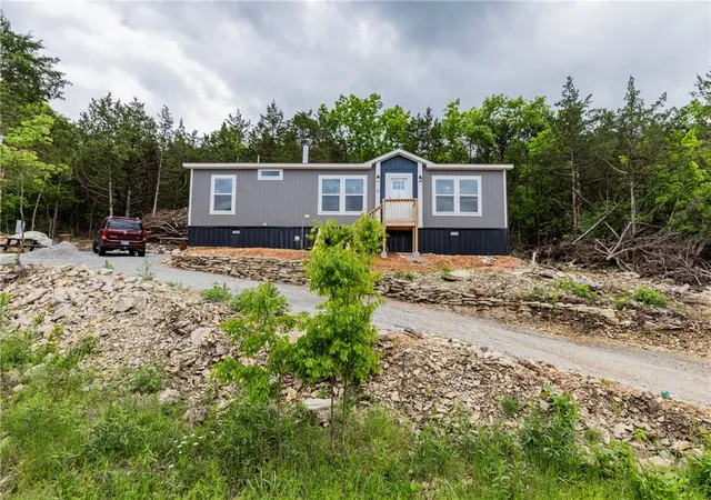 Homes for sale in Holiday Island, AR | 16 Sunset Ln, Holiday Island, AR 72631 | MLS# 1344406