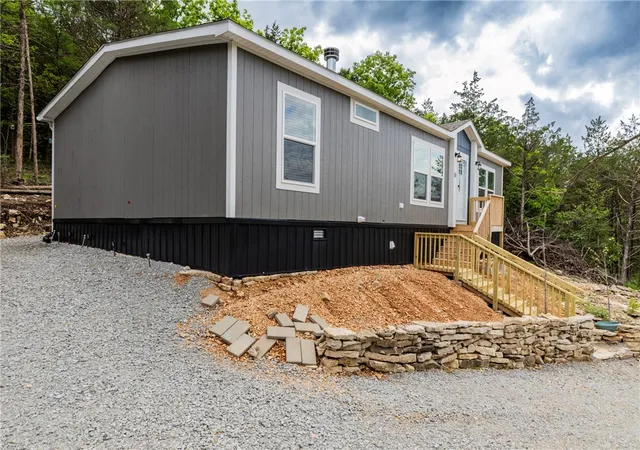 Homes for sale in Holiday Island, AR | 16 Sunset Ln, Holiday Island, AR 72631 | MLS# 1344406