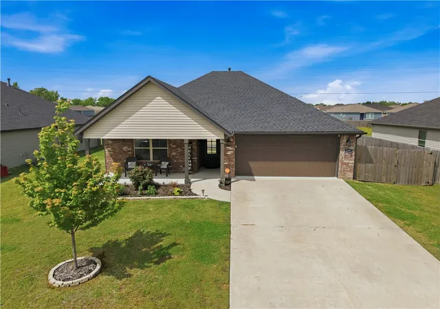 Homes for sale in Siloam Springs, AR | 1807 E Endura Park Dr, Siloam Springs, AR 72761 | MLS# 1344361
