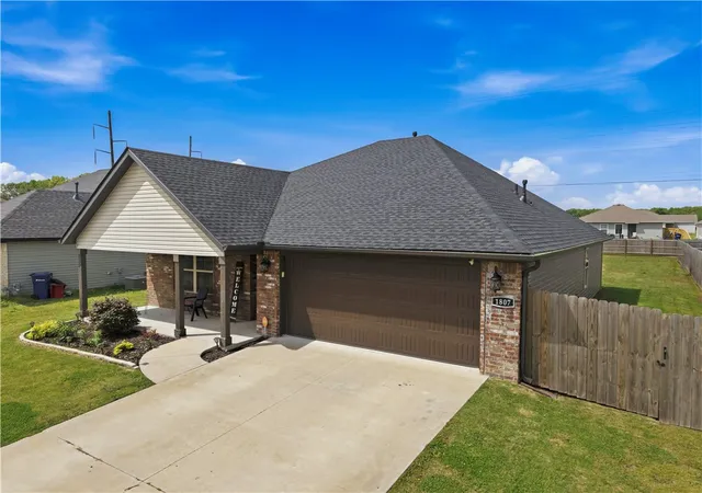 Homes for sale in Siloam Springs, AR | 1807 E Endura Park Dr, Siloam Springs, AR 72761 | MLS# 1344361