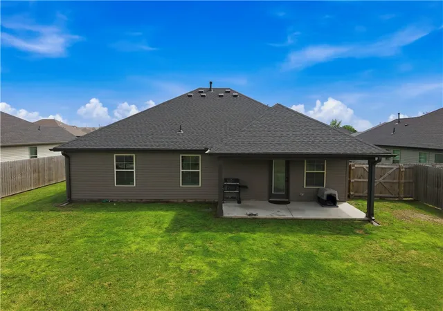 Homes for sale in Siloam Springs, AR | 1807 E Endura Park Dr, Siloam Springs, AR 72761 | MLS# 1344361