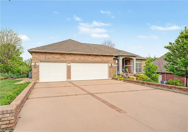 Photo 1 of Single family home for sale at 3 Sable Dr, Bella Vista, AR 72715 | MLS# 1342672 | Listing updated on 2026-07-15