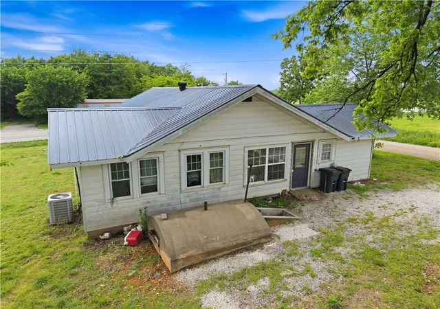 5th image of 22389 North Rd, Summers, AR 72769 | MLS# 1341989