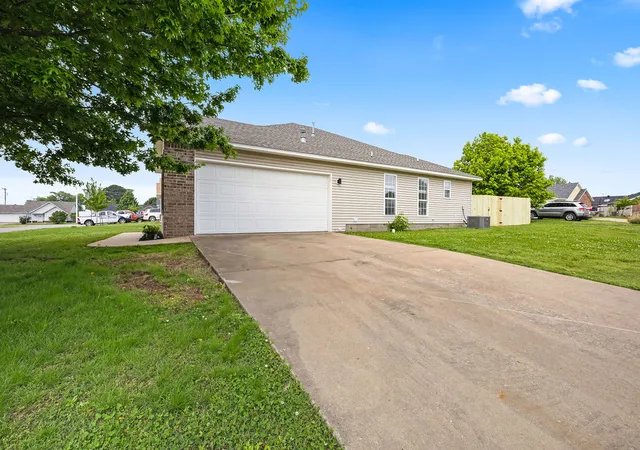 4th image of 704 Sw Charlotte St, Gravette, AR 72736 | MLS# 1343995