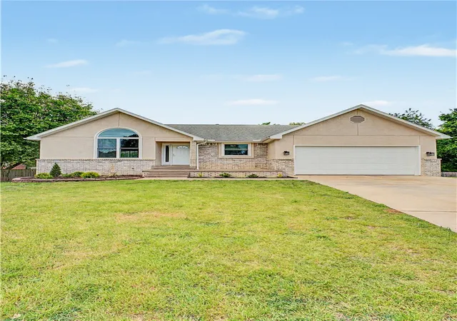 3rd image of 812 Cedar Ln, Prairie Grove, AR 72753 | MLS# 1344255