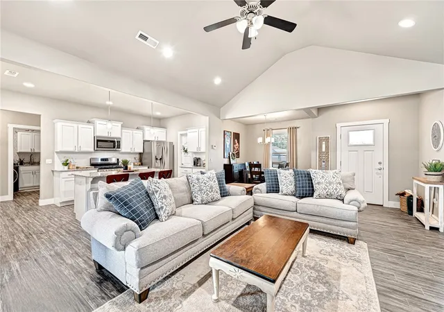 4th image of 73 Isabella Pl, Farmington, AR 72730 | MLS# 1344317