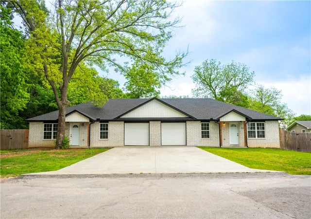 1st image of 517 N Oak Hill St, Siloam Springs, AR 72761 | MLS# 1344494