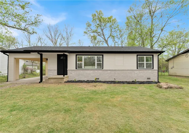1st image of 9 W Montgomery St, Fayetteville, AR 72701 | MLS# 1344627