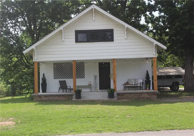 1st image of 1113 N College St, Clarksville, AR 72830 | MLS# 1344673