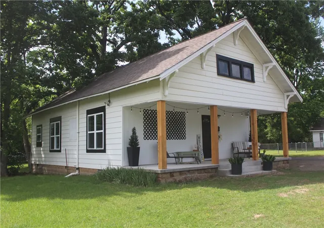 2nd image of 1113 N College St, Clarksville, AR 72830 | MLS# 1344673