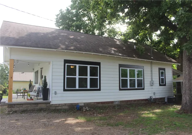 3rd image of 1113 N College St, Clarksville, AR 72830 | MLS# 1344673