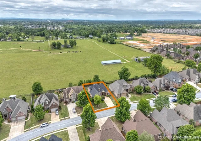 Homes for sale in Rogers, AR | 4312 W Woodview Dr, Rogers, AR 72758 | MLS# 1344346