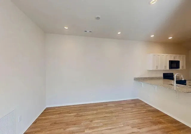 4th image of 409B W Cloud Dr, Siloam Springs, AR 72761 | MLS# 1344830