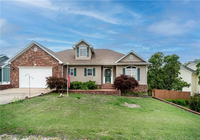Homes for sale in Holiday Island, AR | 17 La Costa Dr, Holiday Island, AR 72631 | MLS# 1344897