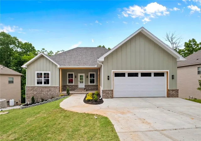 Photo 2 of Single family home for sale at 40 Radcliffe Dr, Bella Vista, AR 72714 | MLS# 1344006 | Listing updated on 2026-07-23