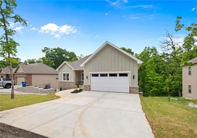 Photo 3 of Single family home for sale at 40 Radcliffe Dr, Bella Vista, AR 72714 | MLS# 1344006 | Listing updated on 2026-07-23