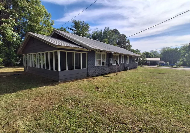 Homes for sale in Berryville, AR | 202 Douglas St, Berryville, AR 72616 | MLS# 1344913