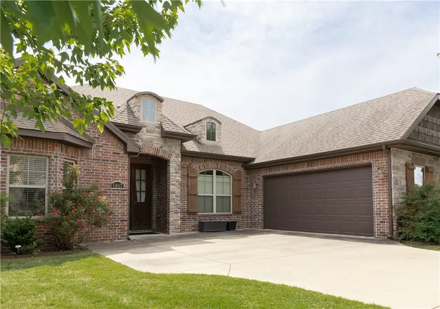 Homes for sale in Bentonville, AR | 5807 Knotty Pine Rd, Bentonville, AR 72713 | MLS# 1344988