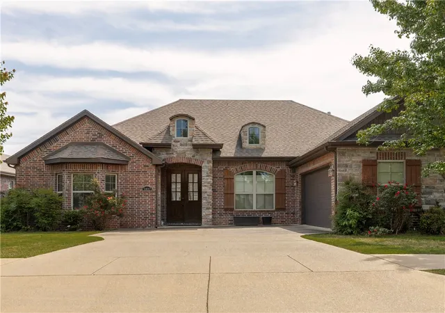 Homes for sale in Bentonville, AR | 5807 Knotty Pine Rd, Bentonville, AR 72713 | MLS# 1344988