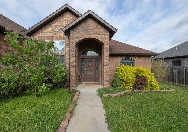 2nd image of 433 Snyders Bluff Dr, Fayetteville, AR 72704 | MLS# 1345106