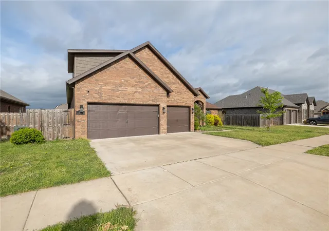 3rd image of 433 Snyders Bluff Dr, Fayetteville, AR 72704 | MLS# 1345106