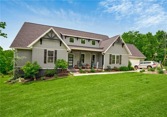 1st image of 8 Hawthorn Ln, Bella Vista, AR 72715 | MLS# 1345145