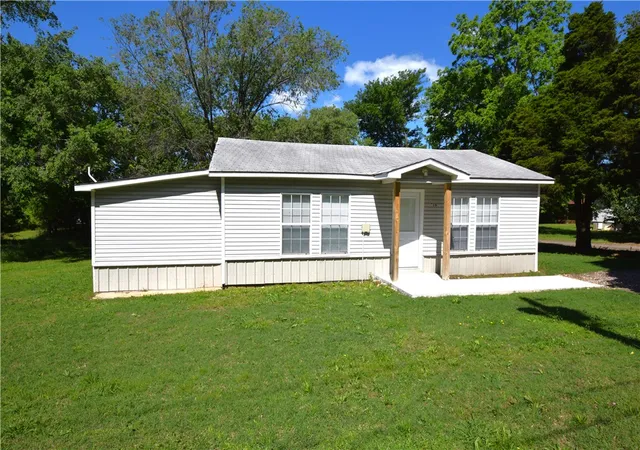 1st image of 516 S Cherokee St, Stilwell, OK 74960 | MLS# 1345318