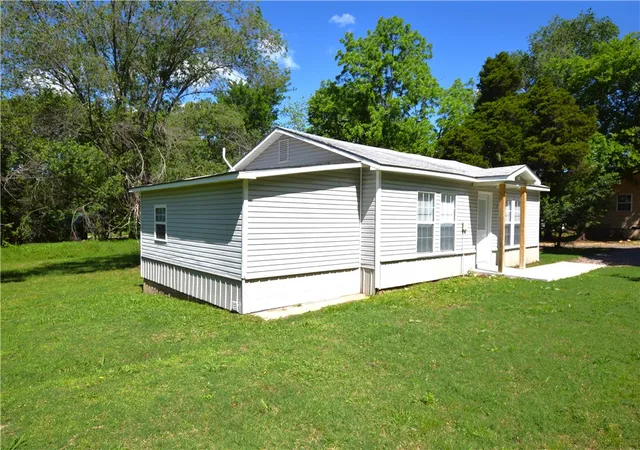 3rd image of 516 S Cherokee St, Stilwell, OK 74960 | MLS# 1345318