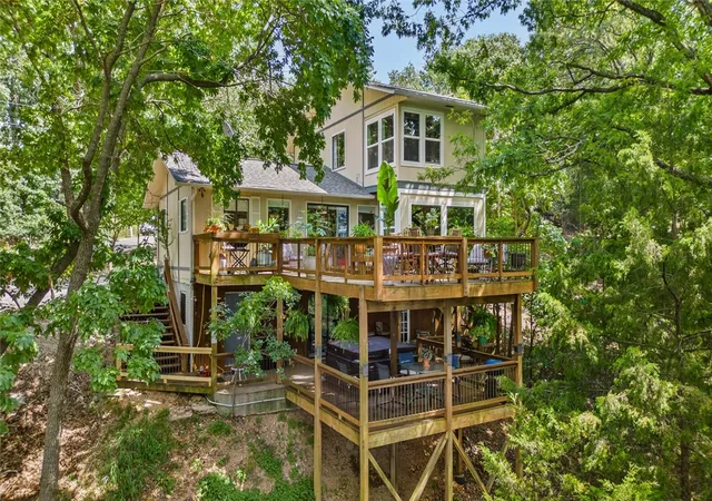 3rd image of 325 Ridge Rd, Eureka Springs, AR 72631 | MLS# 1345360