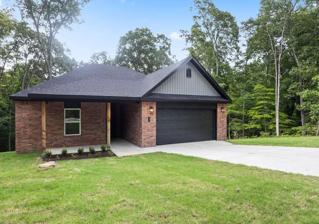 Photo 2 of Single family home for sale at 3 Grampian Cir, Bella Vista, AR 72715 | MLS# 1345354 | Listing updated on 2026-07-03