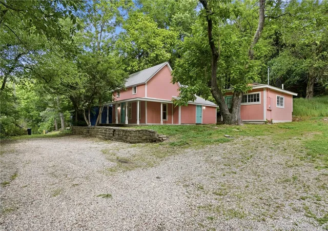 Homes for sale in Eureka Springs, AR | 88 Grand Ave, Eureka Springs, AR 72632 | MLS# 1345198