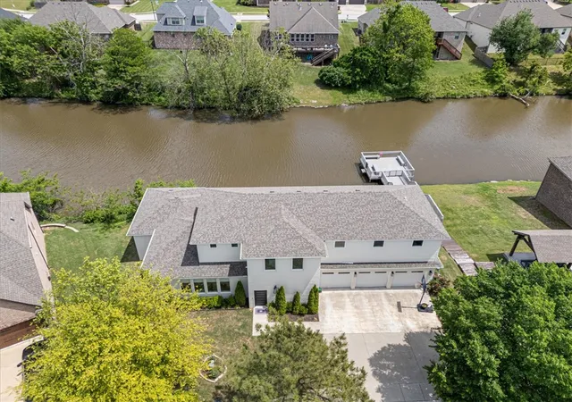 3rd image of 1584 S Springlake Dr, Fayetteville, AR 72701 | MLS# 1345425