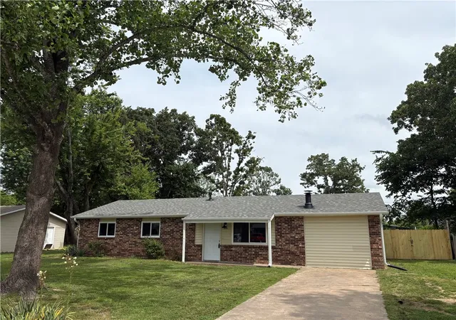 Homes for sale in Rogers, AR | 1521 Forest Dr, Rogers, AR 72756 | MLS# 1344702