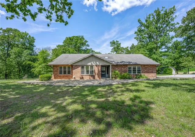 Photo 2 of Single family home for sale at 11683 Oak Hills Dr, Bentonville, AR 72712 | MLS# 1345463 | Listing updated on 2026-06-16
