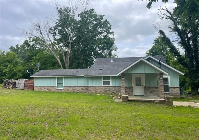 1st image of 202 Parrott Dr, Huntsville, AR 72740 | MLS# 1345480