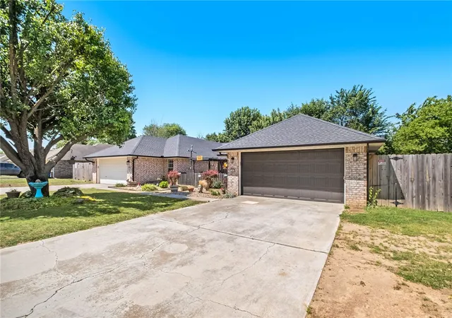 2nd image of 118 Fox Run Pl #A&B, Lowell, AR 72745 | MLS# 1344524
