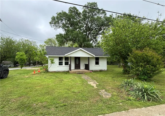1st image of 408 N West Ave, Lincoln, AR 72744 | MLS# 1345597