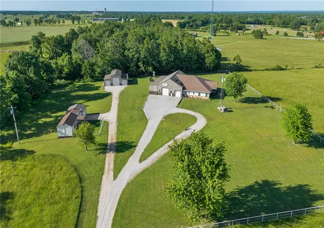 Homes for sale in Cassville, MO | 8708 Farm Road 2140, Cassville, MO 65625 | MLS# 1345671