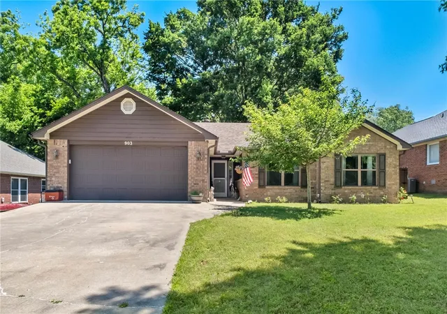 1st image of 903 Willow Ct, Siloam Springs, AR 72761 | MLS# 1345476