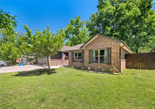Homes for sale in Siloam Springs, AR | 903 Willow Ct, Siloam Springs, AR 72761 | MLS# 1345476