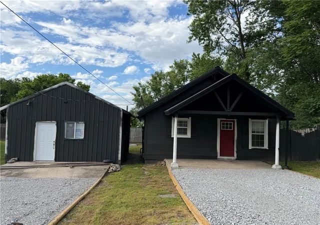 1st image of 813 E Central, Siloam Springs, AR 72761 | MLS# 1345622