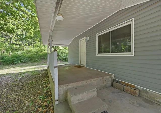 Homes for sale in Neosho, MO | 5099 Maple Dr, Neosho, MO 64850 | MLS# 1346830